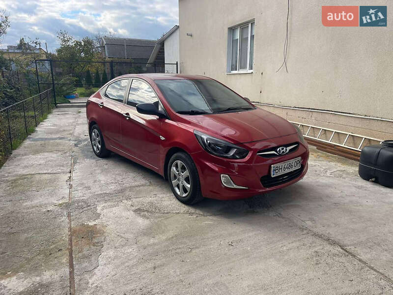2012 hyundai accent