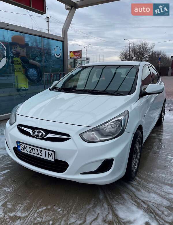 2012 hyundai accent