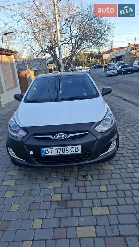 2012 hyundai accent