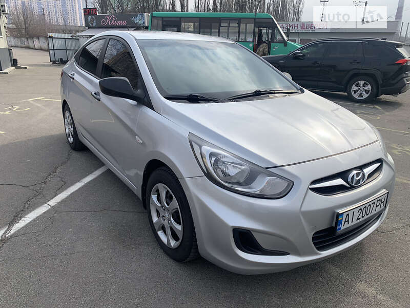 2012 hyundai accent