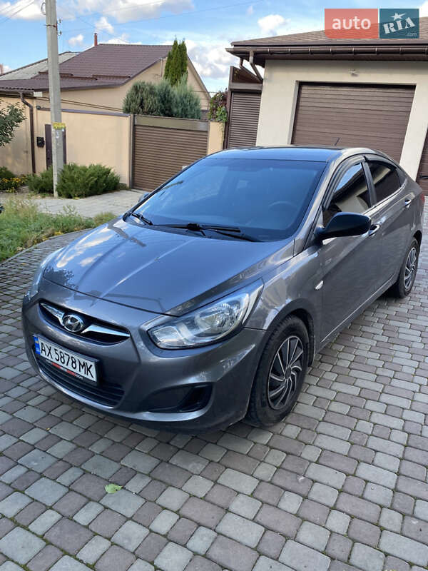 2012 hyundai accent