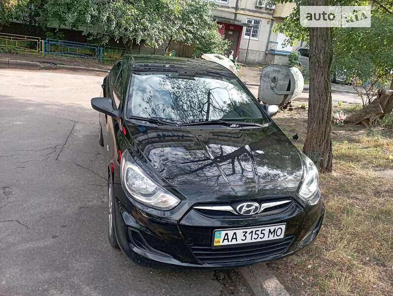 2013 hyundai accent