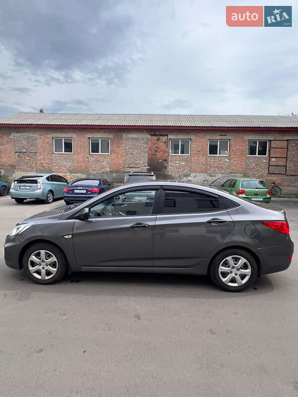 2013 hyundai accent