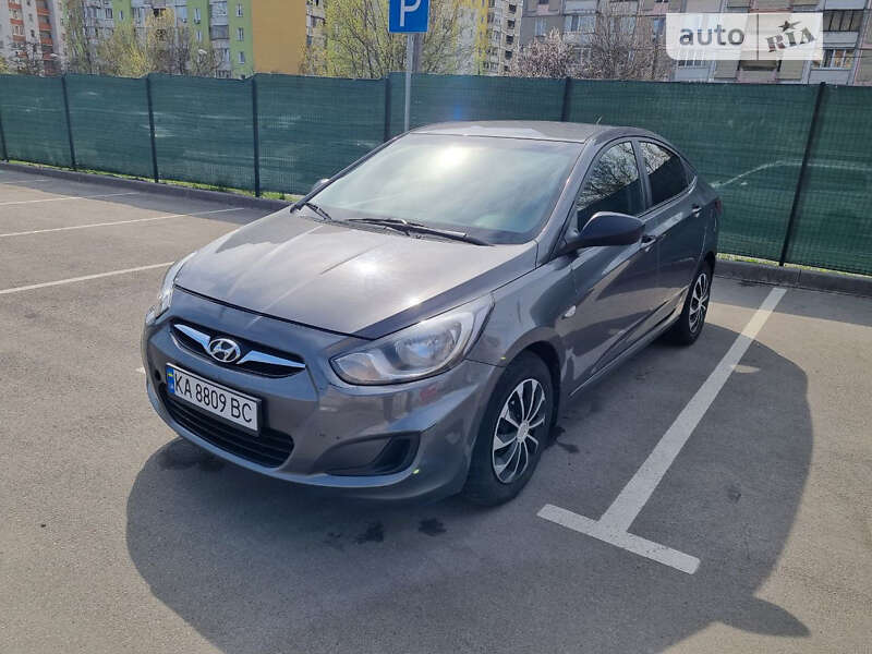 2013 hyundai accent