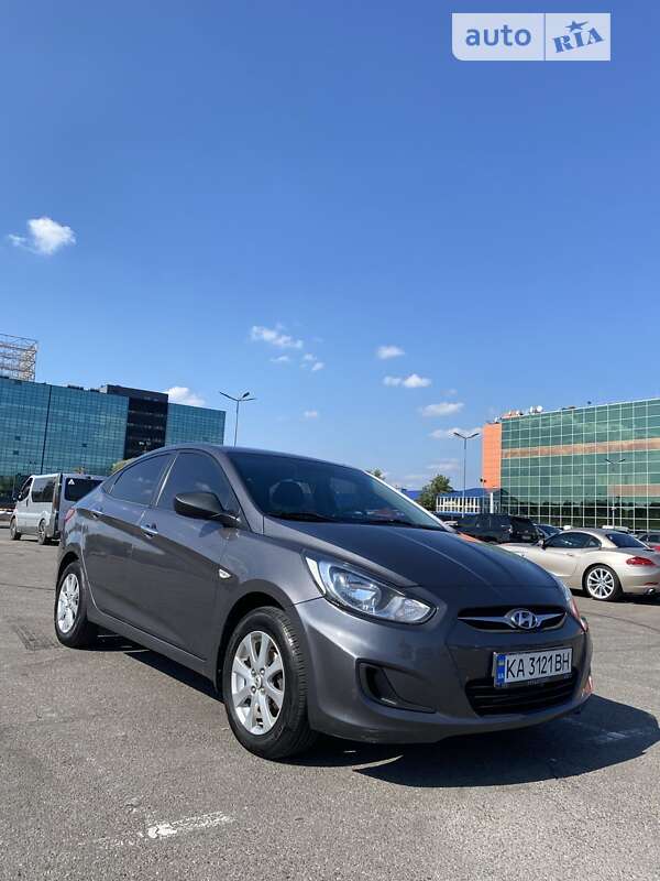 2013 hyundai accent
