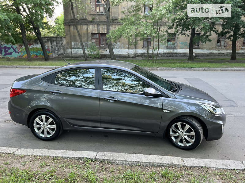 2013 hyundai accent