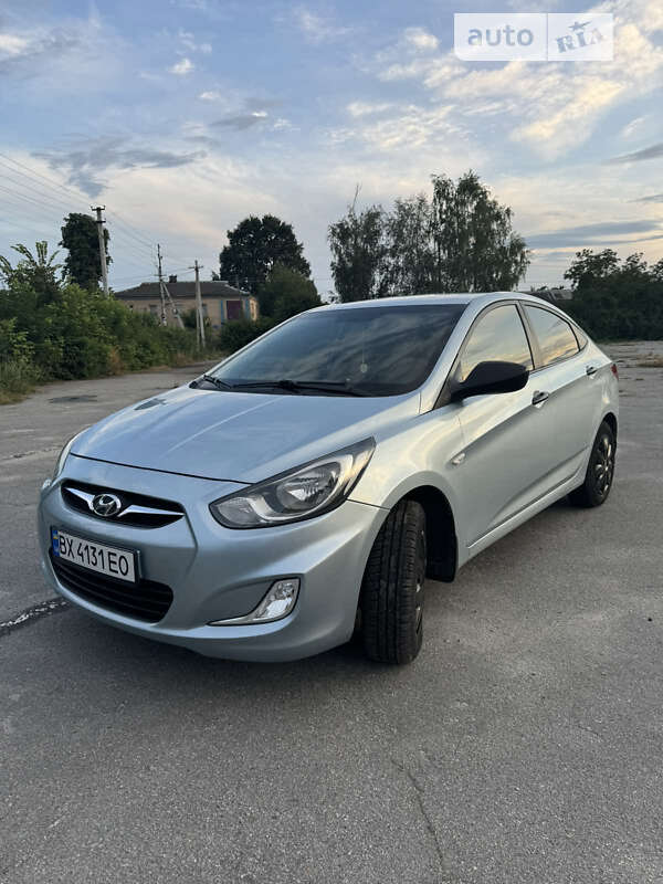 2013 hyundai accent