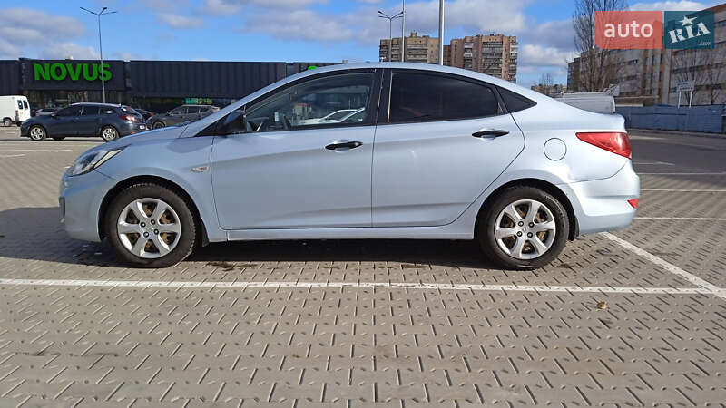 2013 hyundai accent