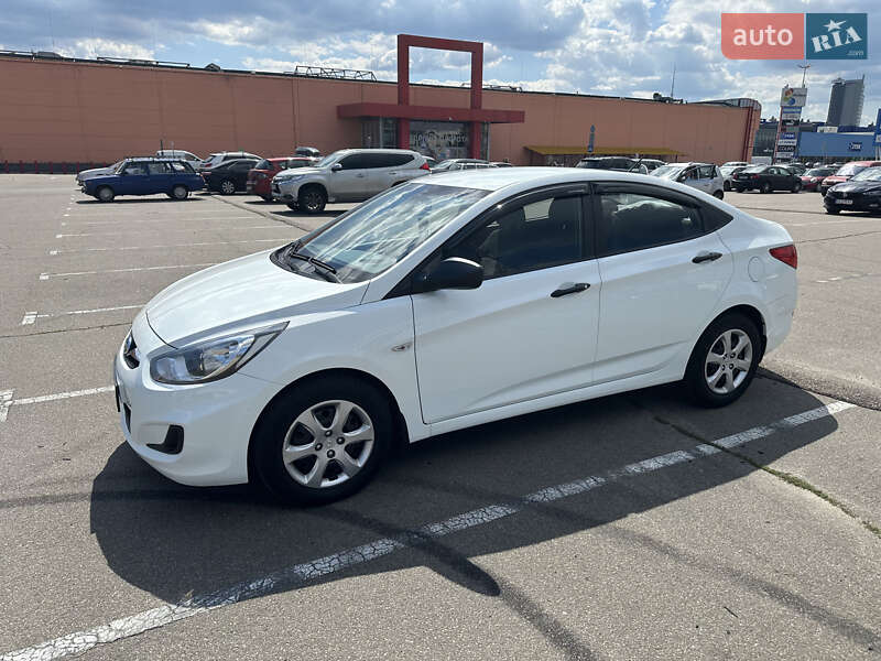 2013 hyundai accent