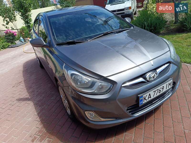 2013 hyundai accent