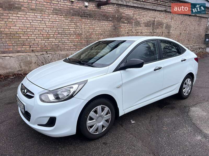 2013 hyundai accent