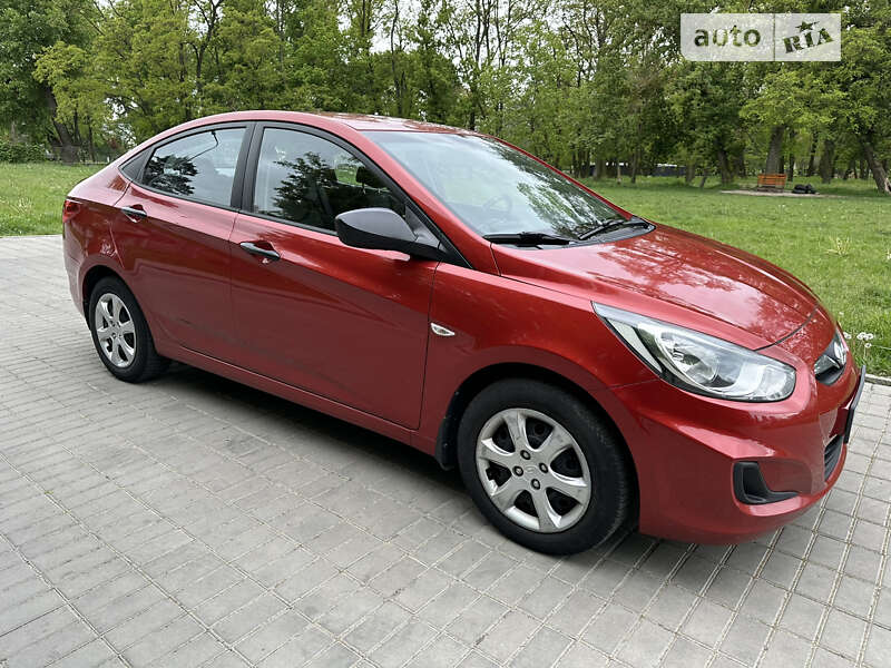 2013 hyundai accent