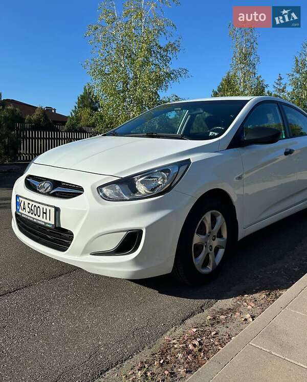 2013 hyundai accent