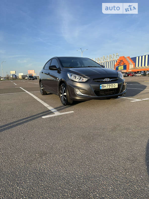 2013 hyundai accent