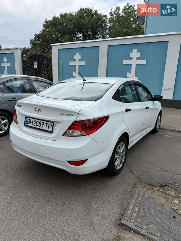 2013 hyundai accent