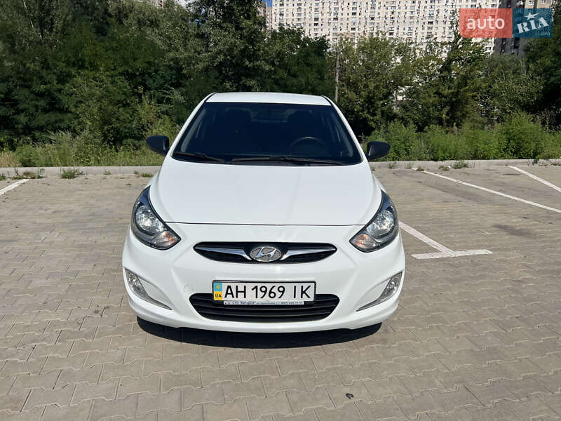 2013 hyundai accent