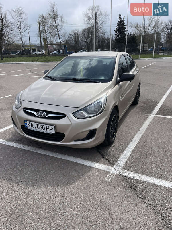 2013 hyundai accent