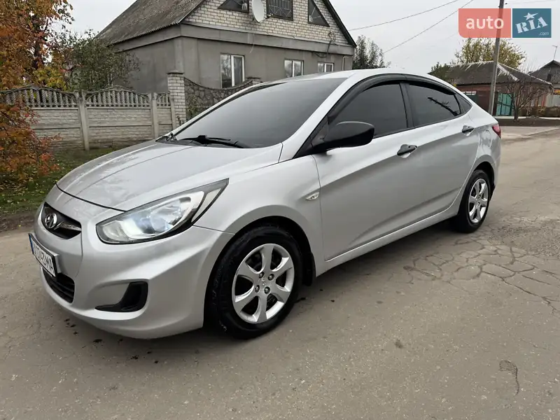 2013 hyundai accent