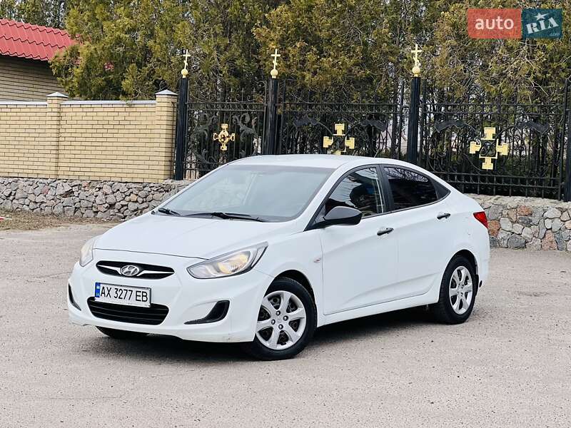 2013 hyundai accent