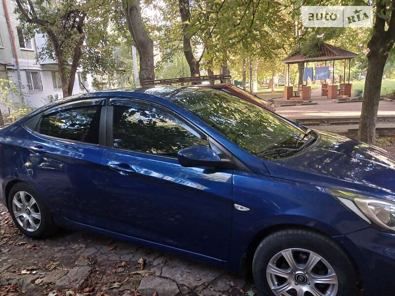 2013 hyundai accent