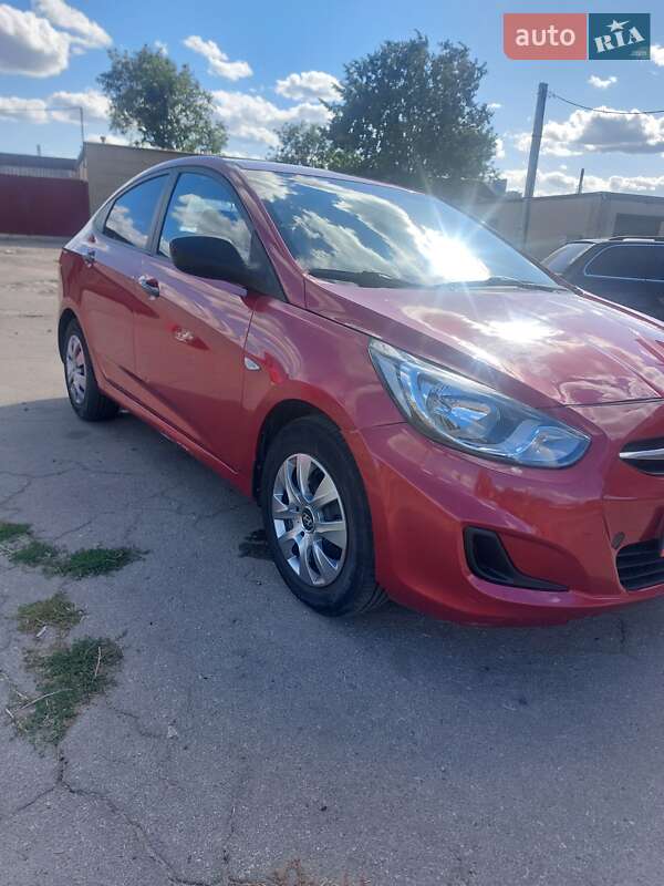 2013 hyundai accent