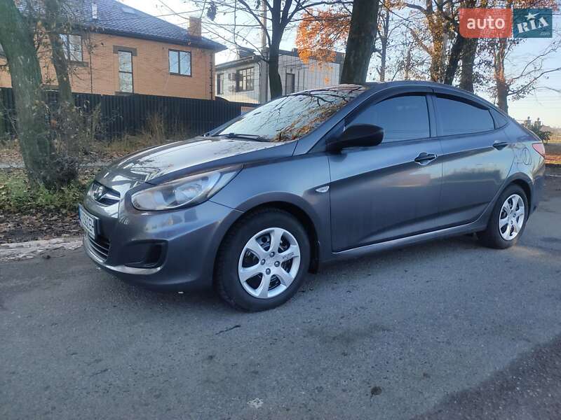 2013 hyundai accent