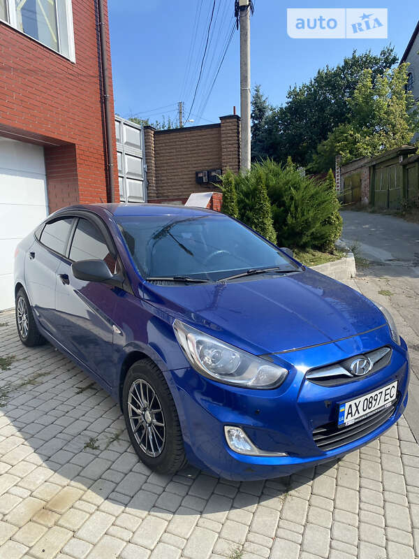 2013 hyundai accent