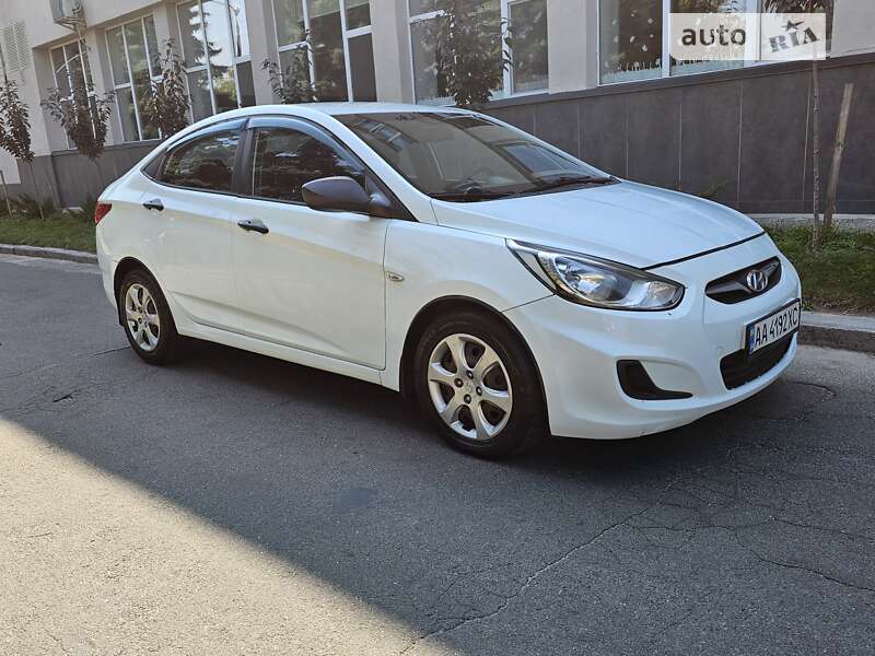 2013 hyundai accent