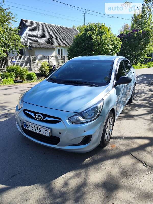 2013 hyundai accent