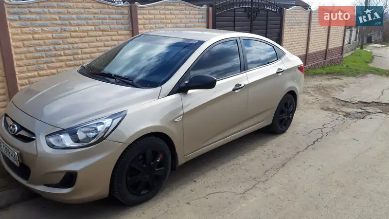 2013 hyundai accent