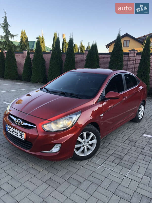 2013 hyundai accent