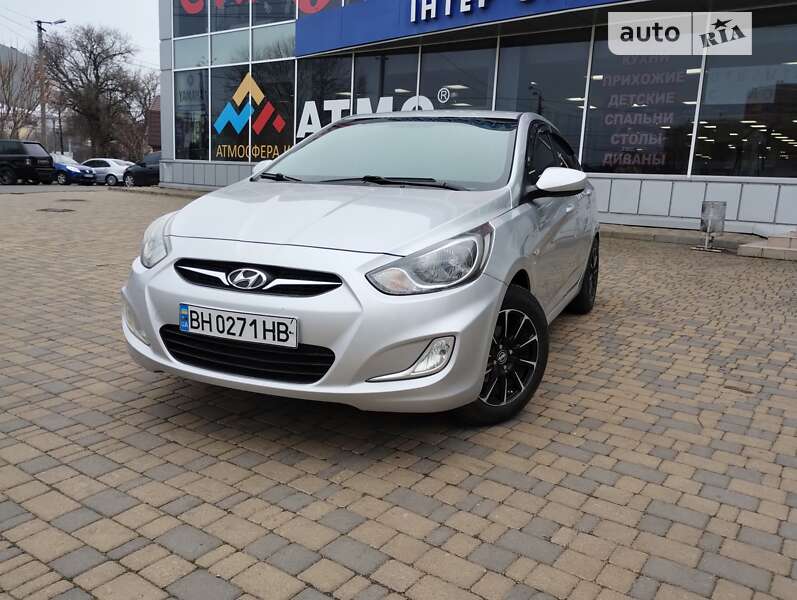2013 hyundai accent