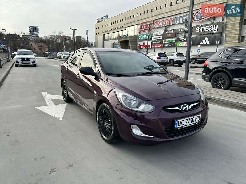 2013 hyundai accent