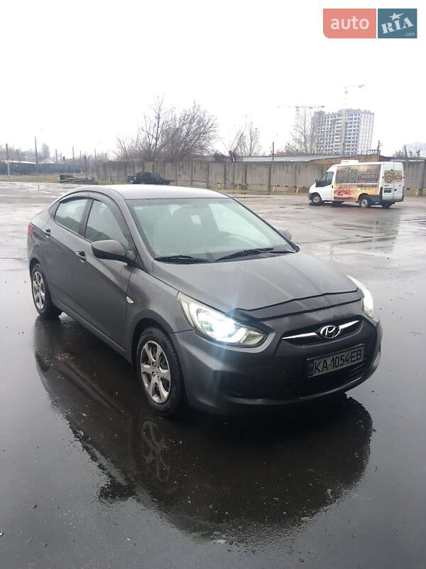2013 hyundai accent