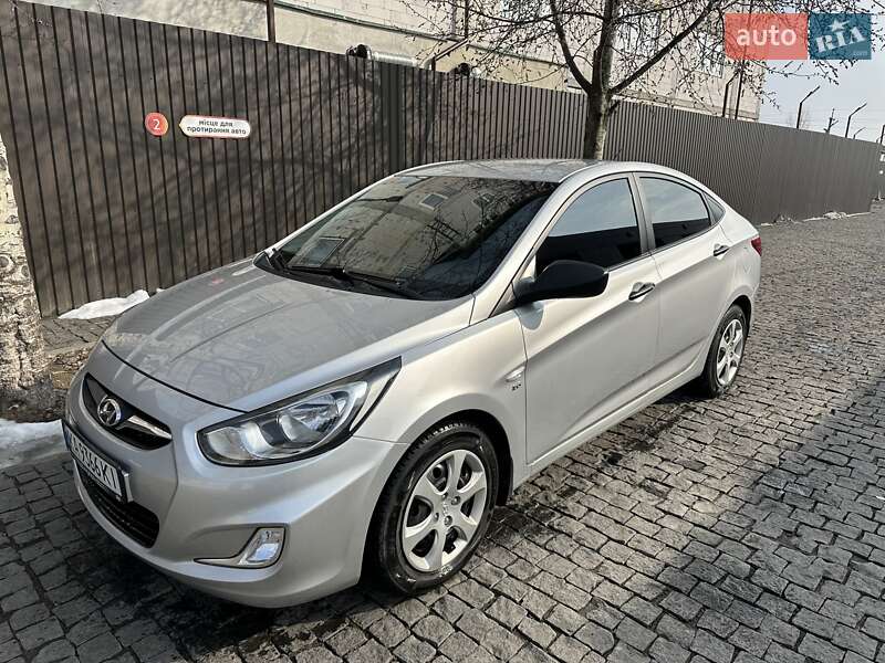 2013 hyundai accent