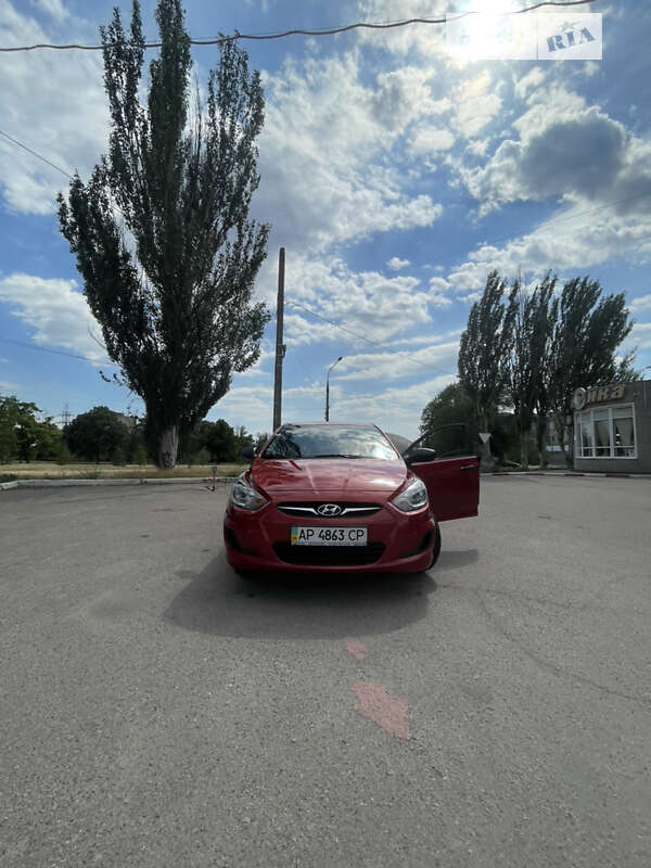 2013 hyundai accent