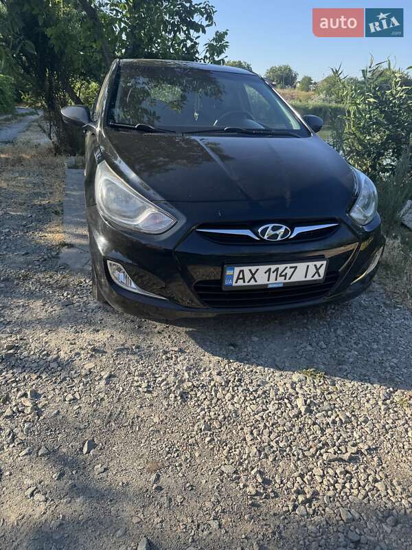 2013 hyundai accent