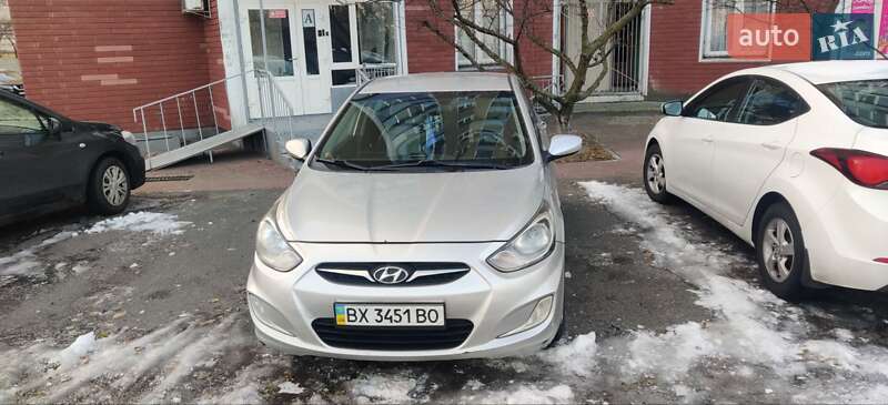 2011 hyundai accent