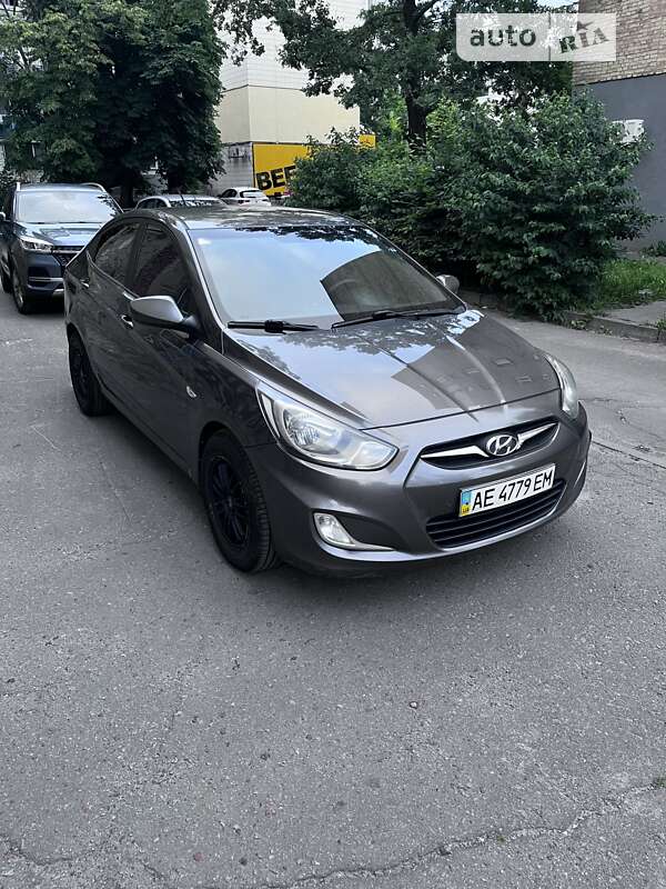 2011 hyundai accent