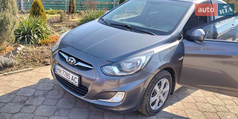 2011 hyundai accent