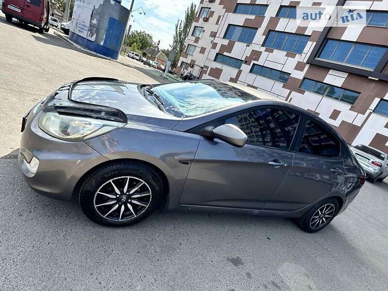 2011 hyundai accent