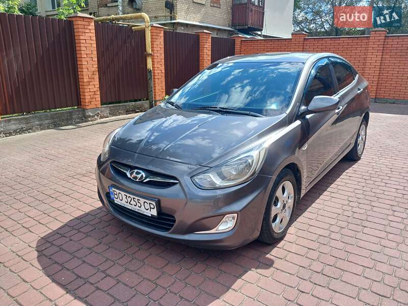 2011 hyundai accent