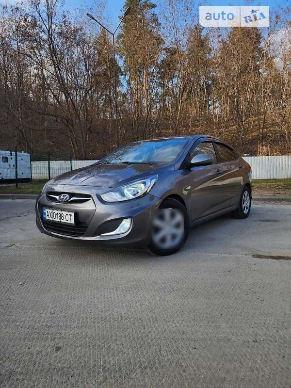 2011 hyundai accent