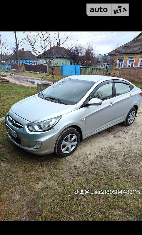 2011 hyundai accent