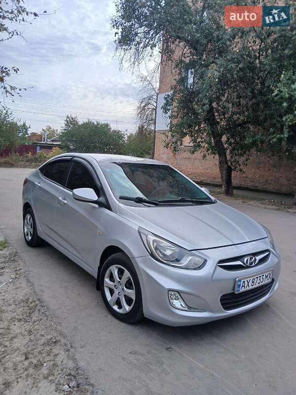 2011 hyundai accent