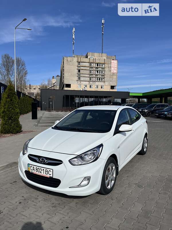 2011 hyundai accent