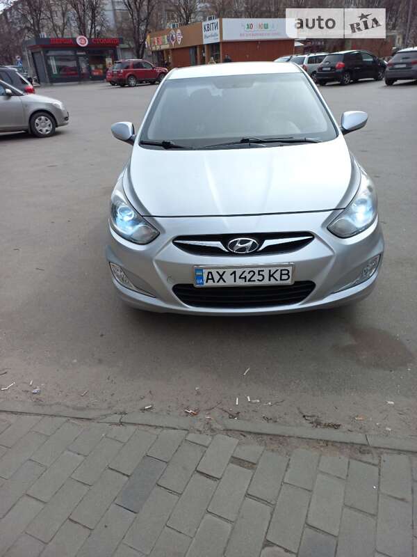 2011 hyundai accent