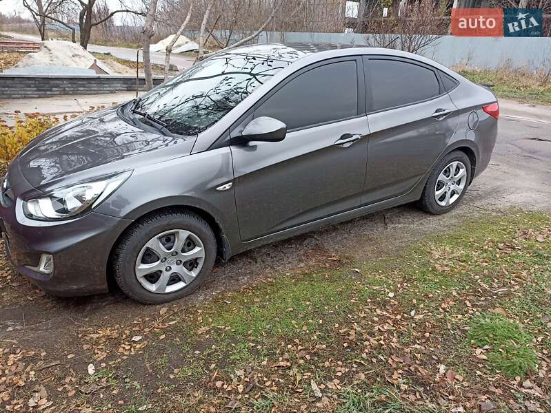 2011 hyundai accent