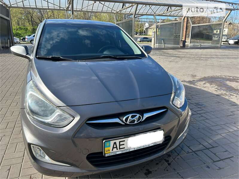 2011 hyundai accent