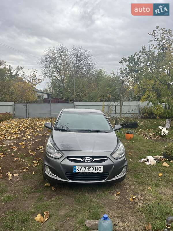 2011 hyundai accent